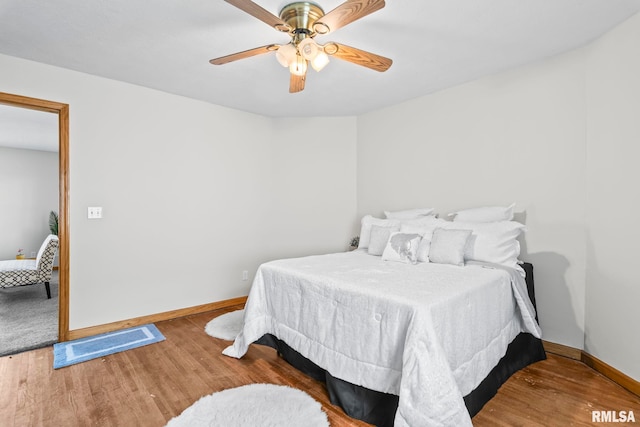 321 N 5th St, Petersburg, IL 62675 - bedroom with wood finished floors and a ceiling fan