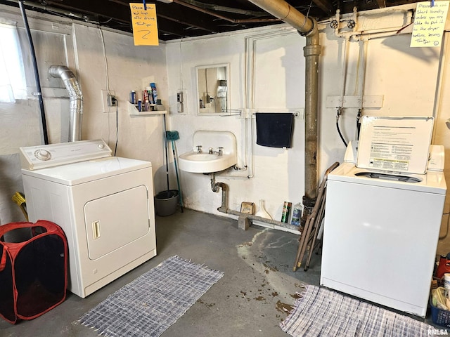 1155 N Cherry St, Galesburg, IL 61401 - laundry area featuring independent washer and dryer