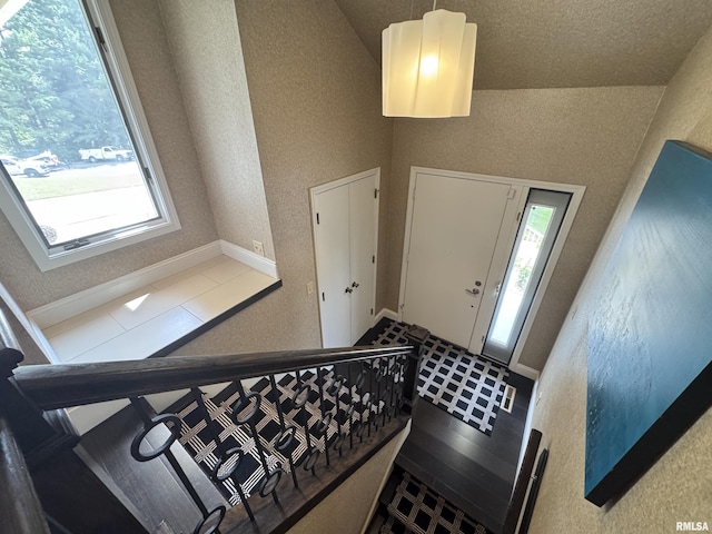 6 Ottawa Trl, Galesburg, IL 61401 - entryway with a textured wall and lofted ceiling