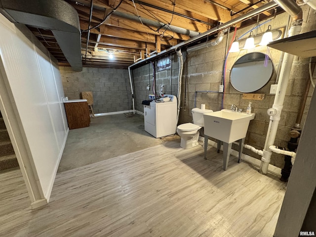 1275 Sunview Dr, Canton, IL 61520 - unfinished below grade area featuring washer / clothes dryer and wood finished floors