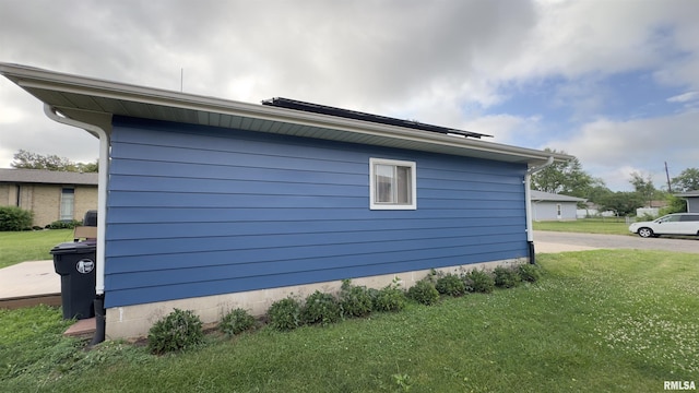 1275 Sunview Dr, Canton, IL 61520 - view of side of home featuring a lawn