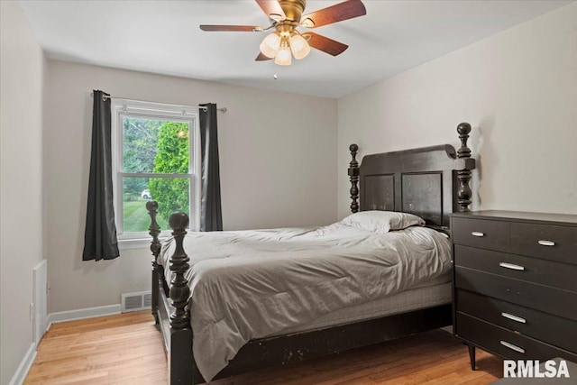 14 Beachview Ln, Springfield, IL 62712 - bedroom with light wood-style floors and a ceiling fan