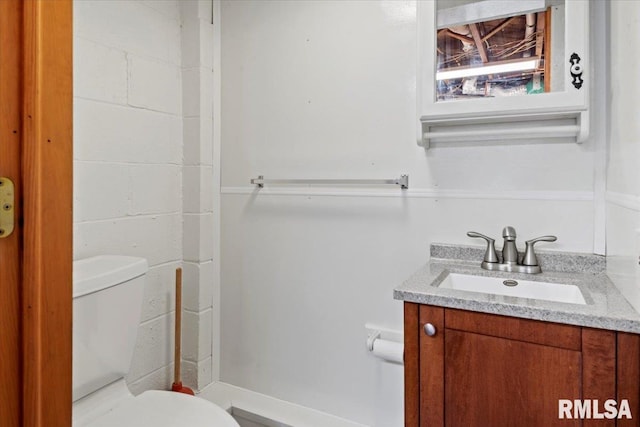 14 Beachview Ln, Springfield, IL 62712 - bathroom with toilet and vanity