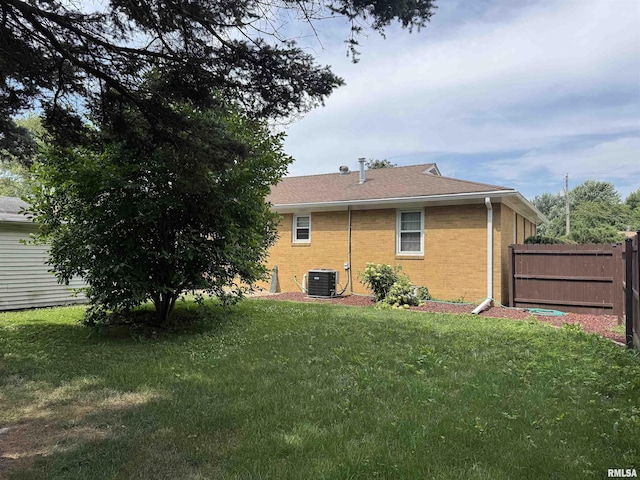 161 Hawkinson Ave, Galesburg, IL 61401 - back of property featuring brick siding