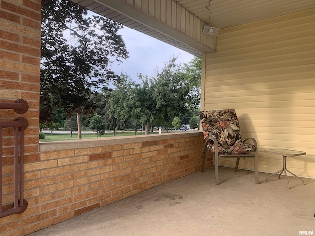 1325 W College Ave, Jacksonville, IL 62650 - photo 2