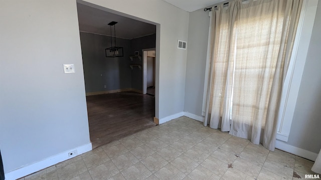 927 Sycamore St, Quincy, IL 62301 - empty room with baseboards