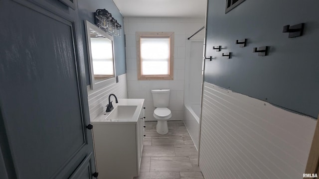 927 Sycamore St, Quincy, IL 62301 - full bath featuring vanity, tile walls, tub / shower combination, and wainscoting
