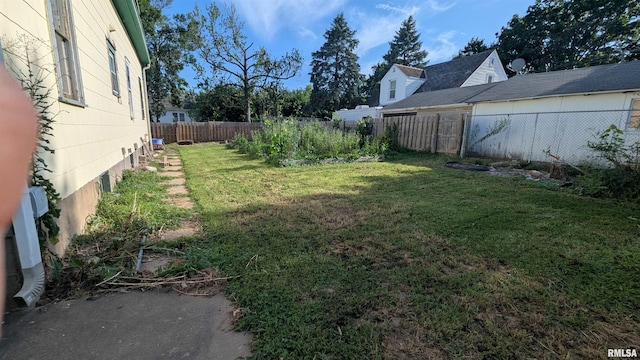 927 Sycamore St, Quincy, IL 62301 - view of fenced backyard