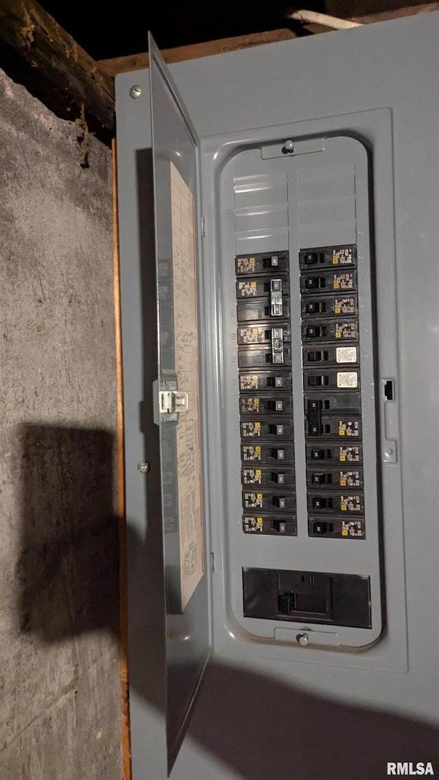 927 Sycamore St, Quincy, IL 62301 - utility room featuring electric panel