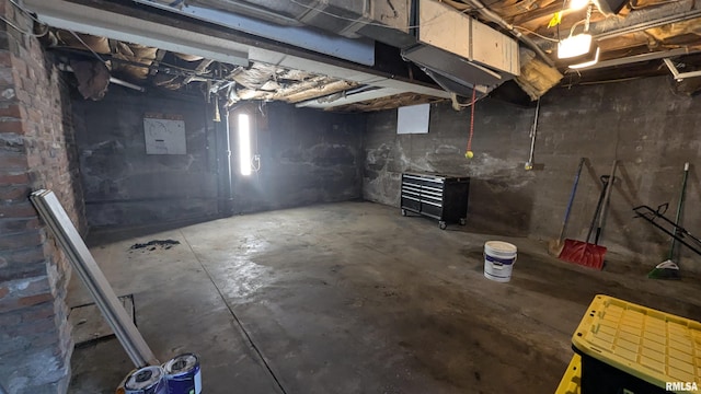 927 Sycamore St, Quincy, IL 62301 - view of basement