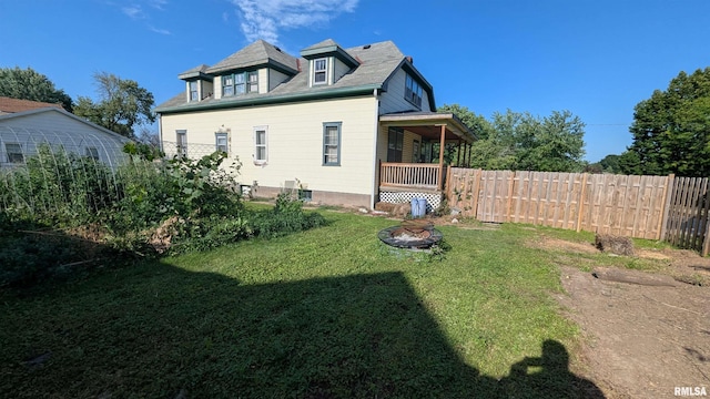 927 Sycamore St, Quincy, IL 62301 - rear view of property featuring a porch