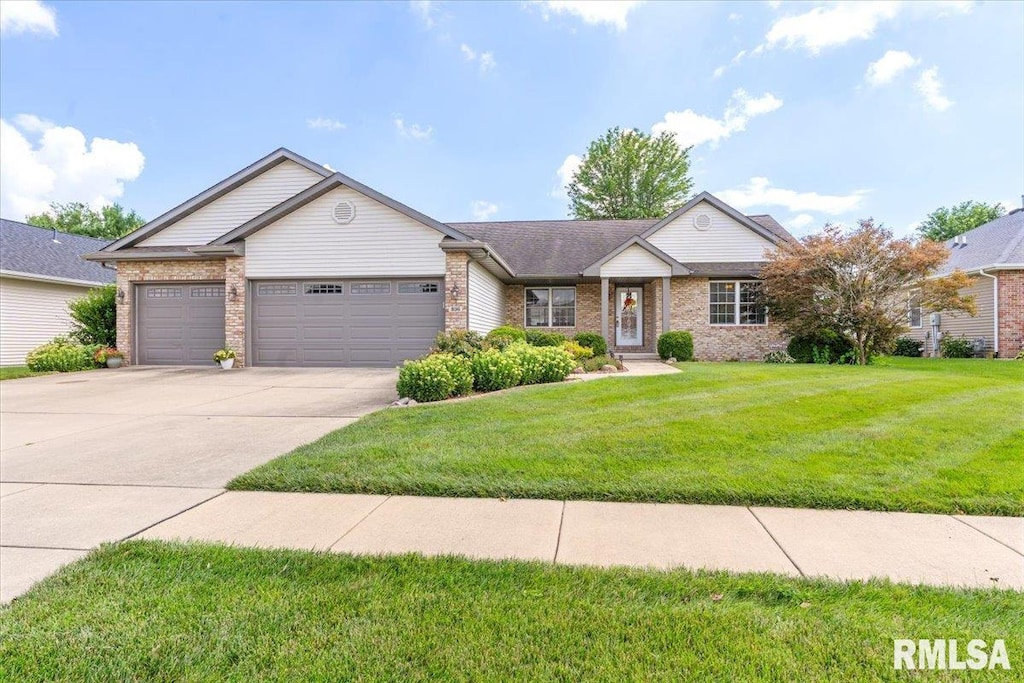 336 Hershiser Ln, Chatham, IL 62629 - photo 1