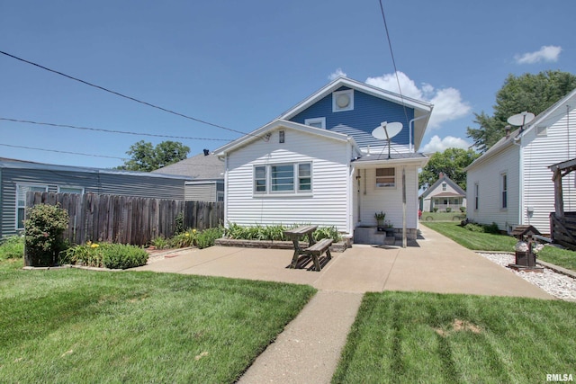 2716 Elm St, Quincy, IL 62301 - view of front facade with a patio area