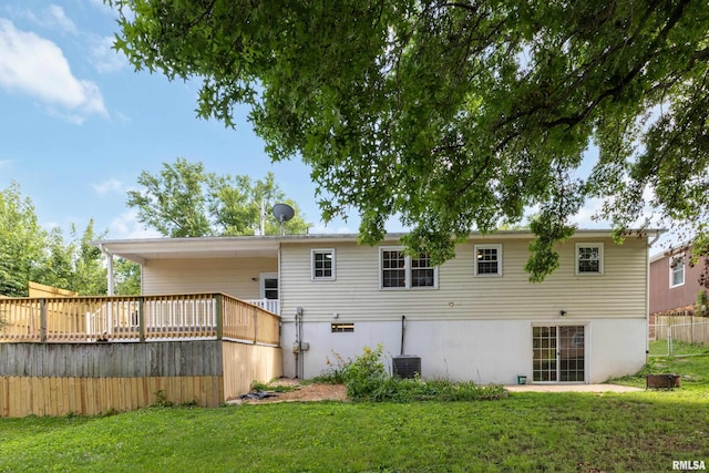 1717 Melview Rd, Quincy, IL 62305 - back of property featuring a yard and a wooden deck