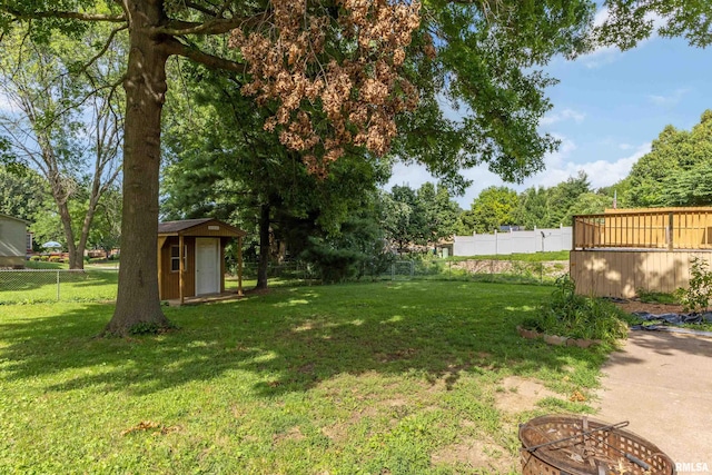 1717 Melview Rd, Quincy, IL 62305 - fenced backyard featuring a shed