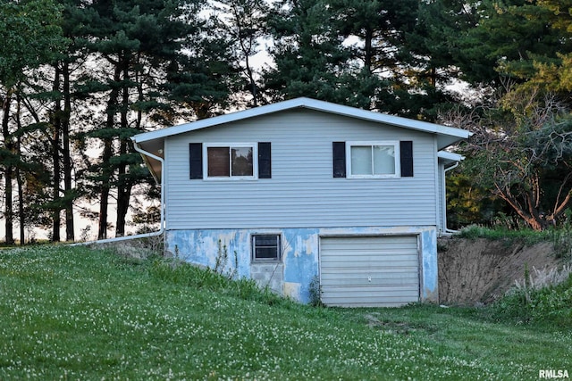 29498 420th St, Griggsville, IL 62340 - view of side of property with a yard and an attached garage