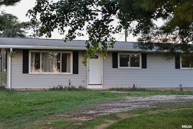 29498 420th St, Griggsville, IL 62340 - view of front of house featuring a front lawn