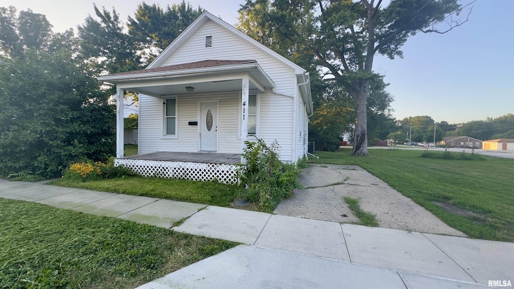 411 E Main Cross St, Taylorville, IL 62568 - photo 1