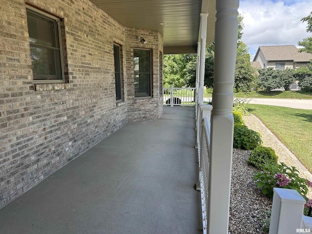 4004 Abbey Ridge St, Quincy, IL 62305 - view of covered porch