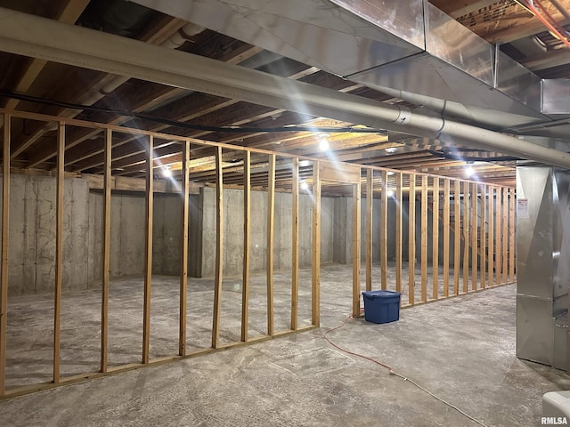 4004 Abbey Ridge St, Quincy, IL 62305 - unfinished basement featuring heating unit