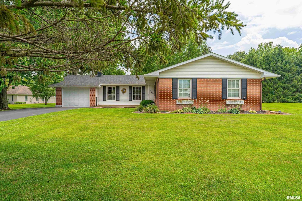 204 Kennedy Rd, Elkhart, IL 62634 - photo 1
