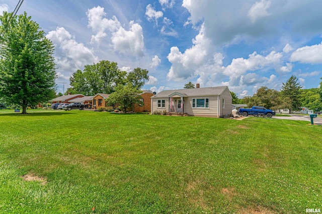 902 S Spring St, Mount Pulaski, IL 62548 - photo 2
