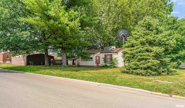 327 S Sangamon St, Lincoln, IL 62656 - photo 1
