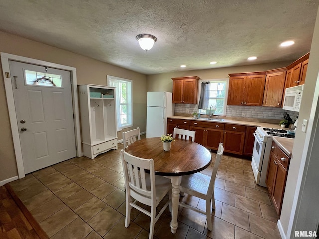 217 S 9th St, Petersburg, IL 62675 - photo 4