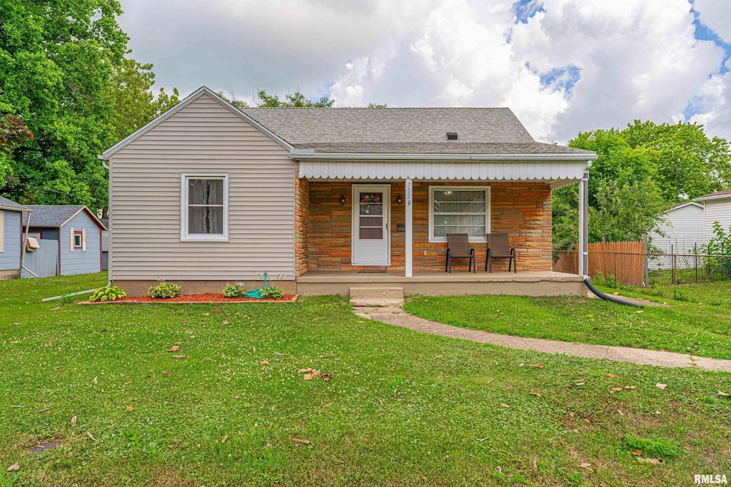 712 8th St, Lincoln, IL 62656 - photo 1