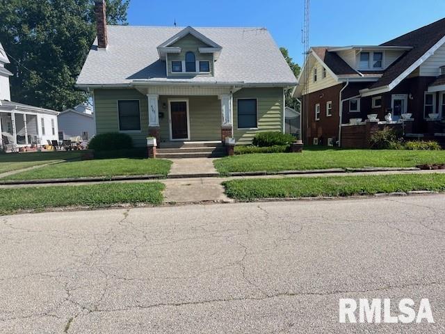 507 E Market St, Taylorville, IL 62568 - photo 1