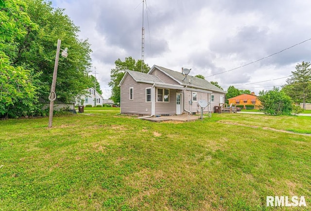 319 N Adams St, Lincoln, IL 62656 - photo 2