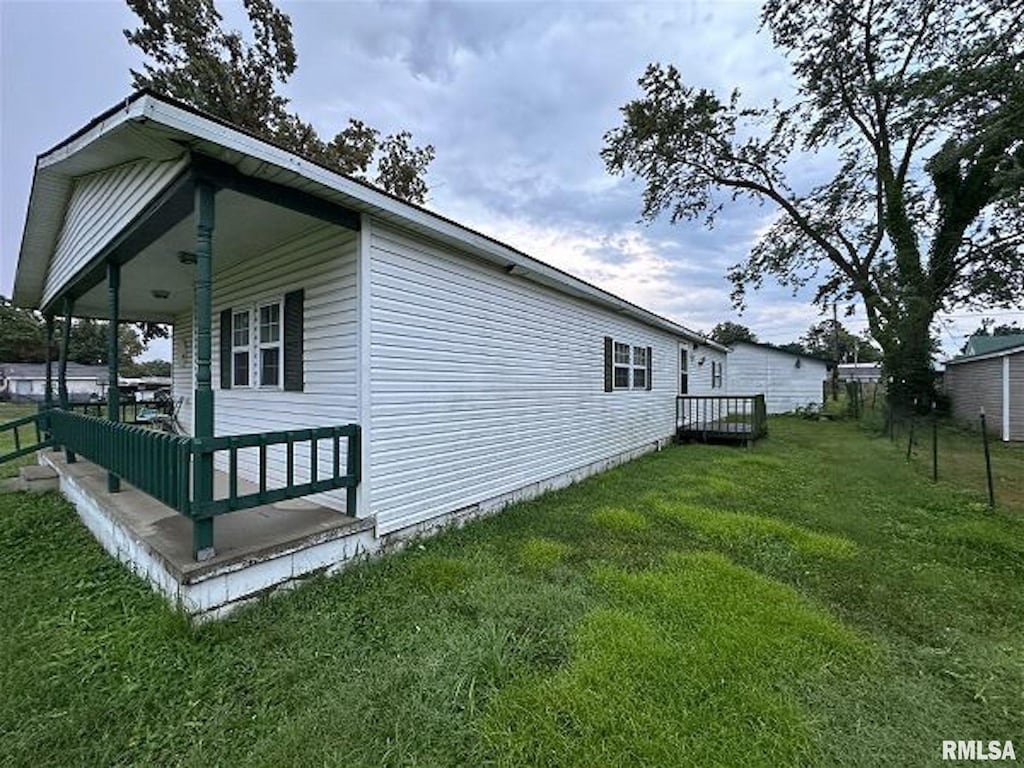 321 Raymond St, Harrisburg, IL 62946 - photo 2