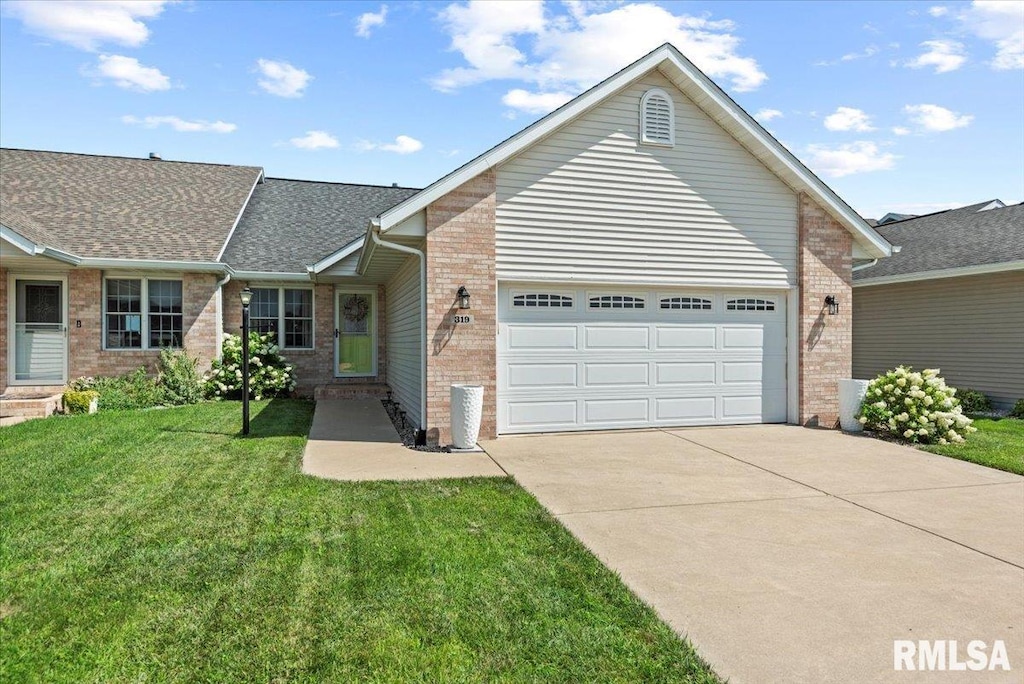 319 Butler Dr, Chatham, IL 62629 - photo 1