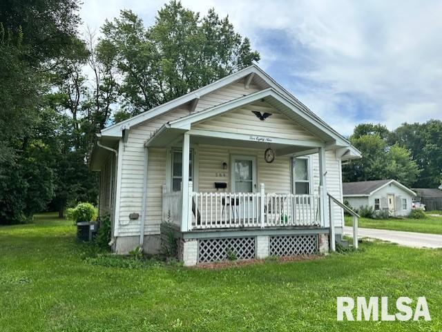 589 E Independence Ave, Jacksonville, IL 62650 - photo 1