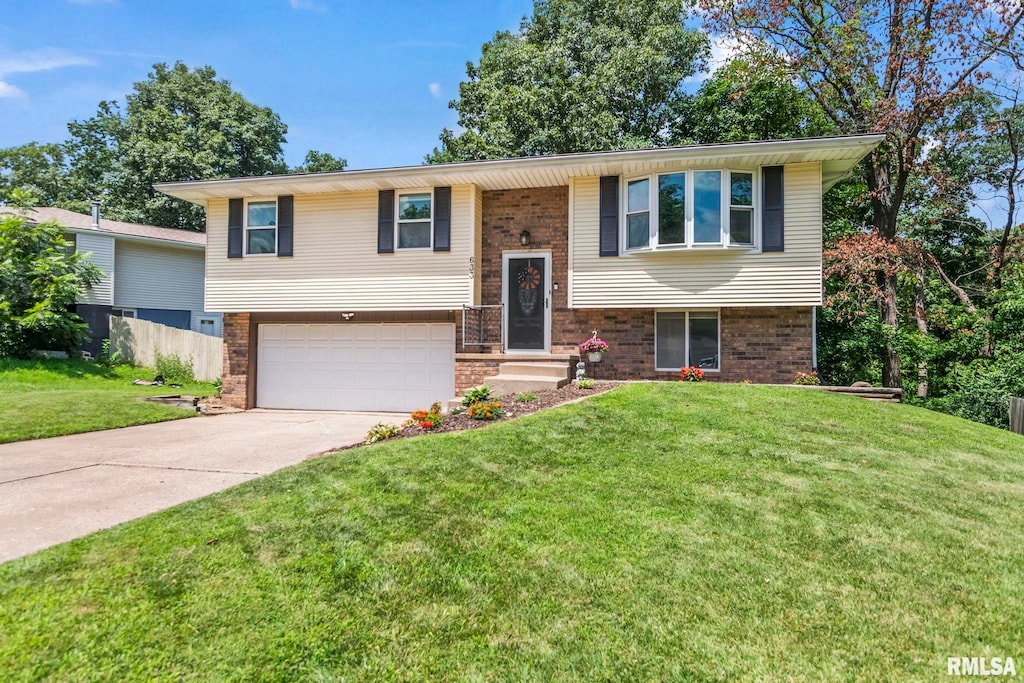 633 Simon Dr, East Peoria, IL 61611 - photo 1