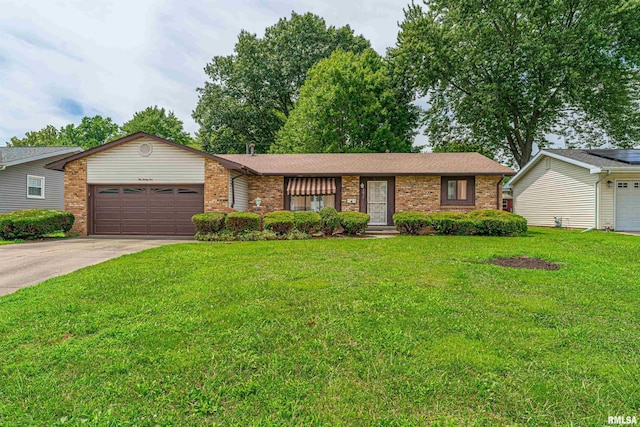 1025 N College St, Lincoln, IL 62656 - photo 1