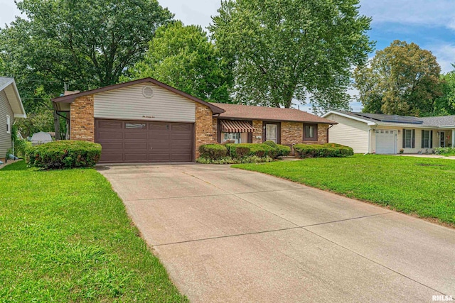 1025 N College St, Lincoln, IL 62656 - photo 2