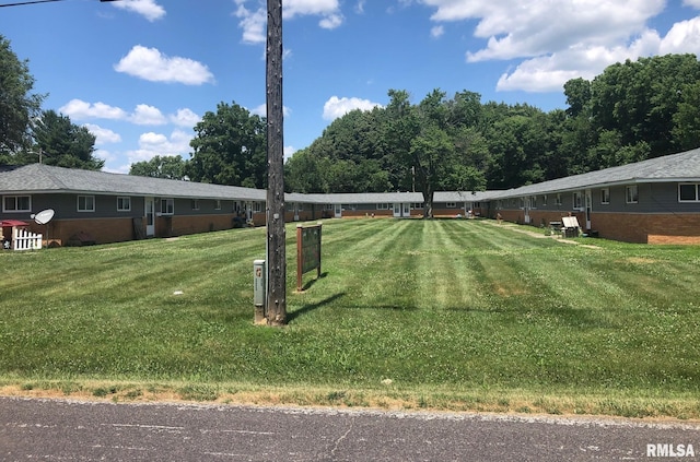750 E Chambers St, Jacksonville, IL 62650 - photo 1
