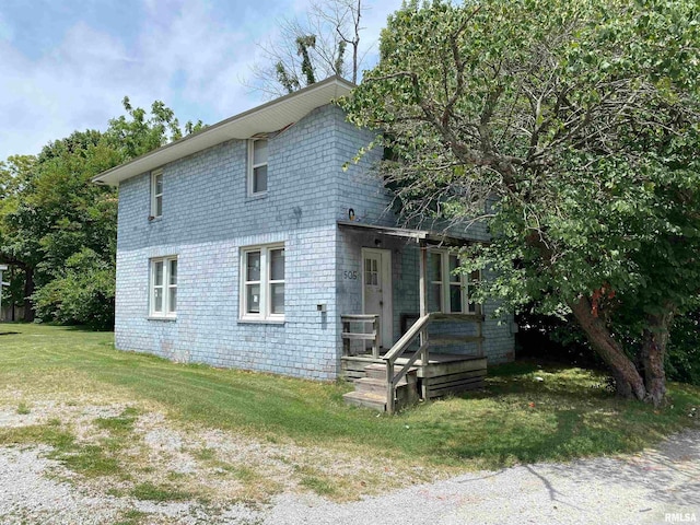 back of house featuring a yard