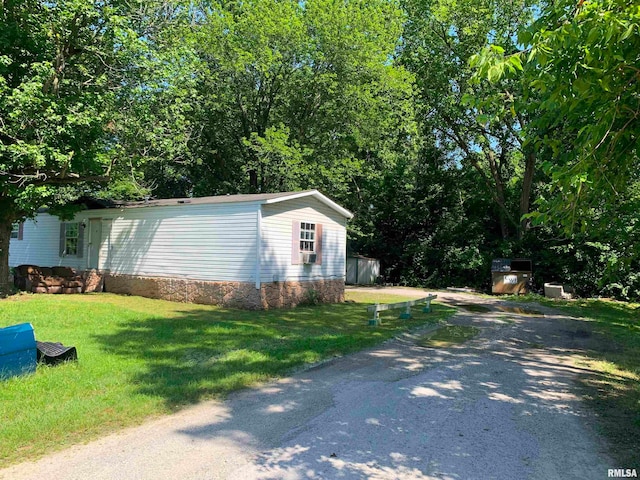 view of front of home featuring a front yard