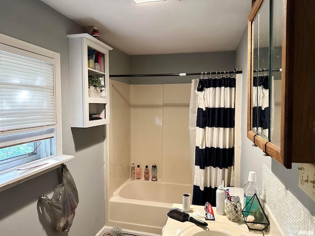 bathroom featuring shower / bathtub combination with curtain