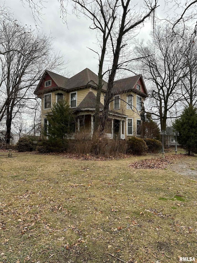 view of side of property with a lawn