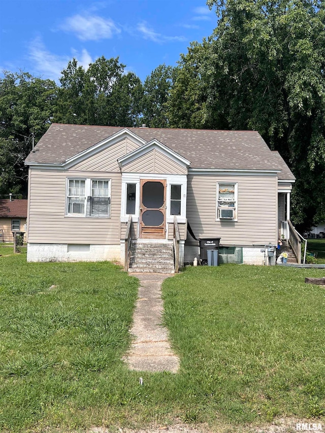 manufactured / mobile home featuring a front yard