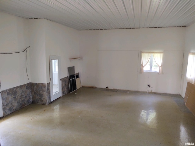 spare room featuring concrete flooring