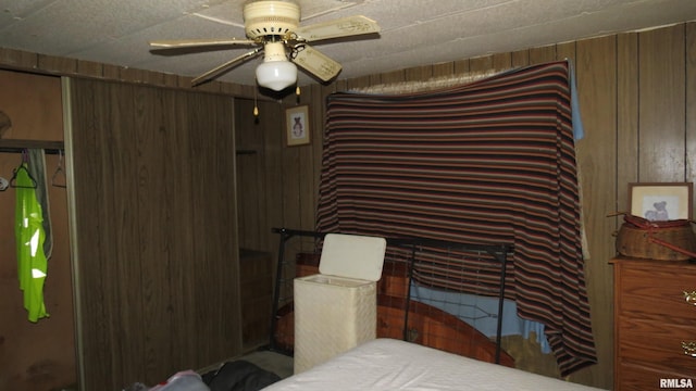 bedroom featuring ceiling fan