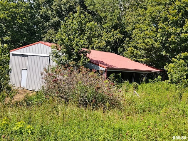 view of outbuilding