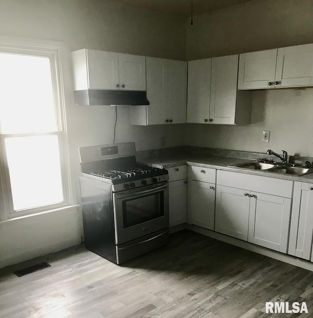 kitchen featuring white cabinets, hardwood / wood-style floors, sink, and range with gas cooktop