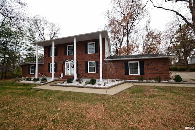 view of front facade with a front yard