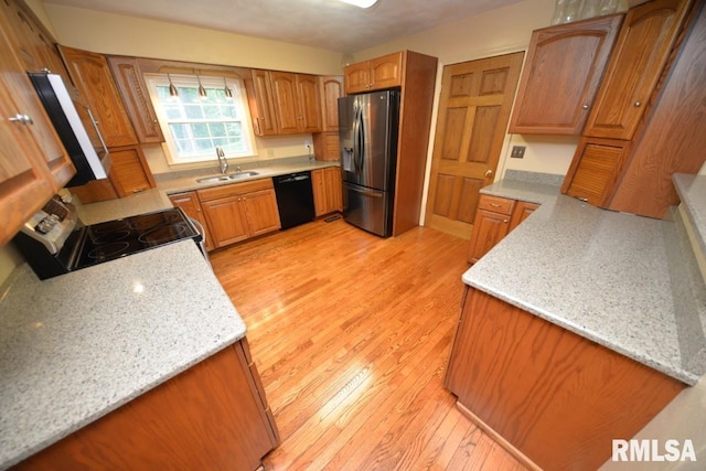 kitchen featuring sink, electric range, light hardwood / wood-style flooring, dishwasher, and stainless steel fridge with ice dispenser