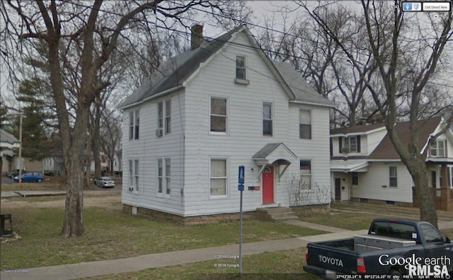 view of front of property with a front lawn